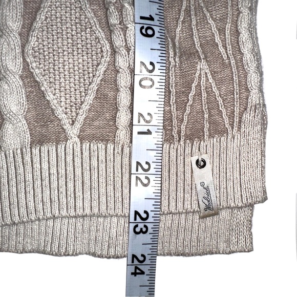 Woolrich V-Neck Cable knit Long Sleeve Sweater LARGE - Picture 6 of 7